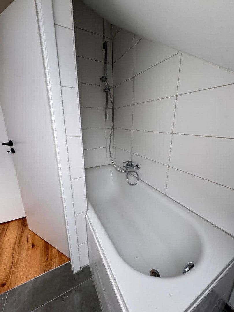 Pronájem bytu 3+1 50 m², Koblenzer Straße 17, Löhne, Severní Porýní-Vestfálsko Pronájem bytu 3+1 50 m², Koblenzer Straße 17, Löhne, Severní Porýní-Vestfálsko