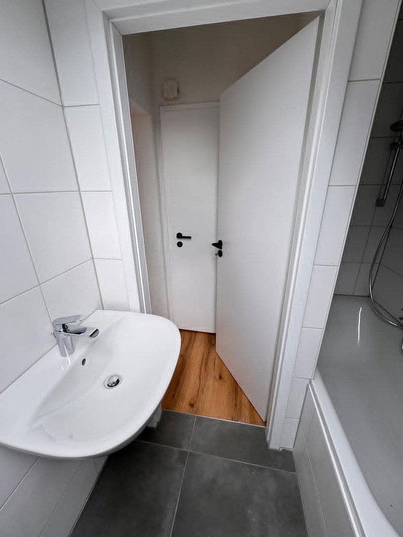 Pronájem bytu 3+1 50 m², Koblenzer Straße 17, Löhne, Severní Porýní-Vestfálsko Pronájem bytu 3+1 50 m², Koblenzer Straße 17, Löhne, Severní Porýní-Vestfálsko