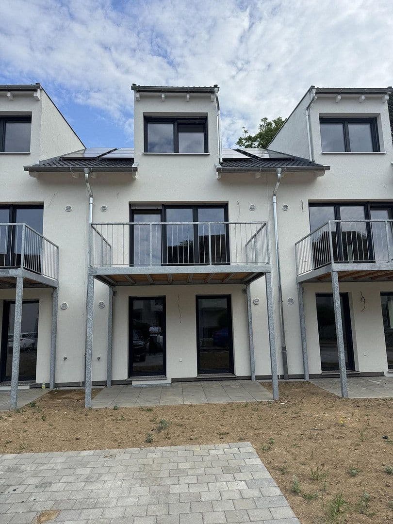Pronájem domu 136 m², pozemek 141 m², Steinenbronnerstr. 33, Sindelfingen, Bádensko-Württembersko Pronájem domu 136 m², pozemek 141 m², Steinenbronnerstr. 33, Sindelfingen, Bádensko-Württembersko