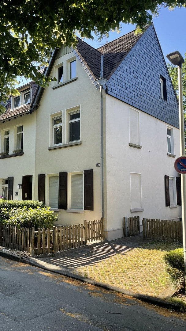 Prodej domu 120 m², pozemek 280 m², Hilden, Severní Porýní-Vestfálsko Prodej domu 120 m², pozemek 280 m², Hilden, Severní Porýní-Vestfálsko