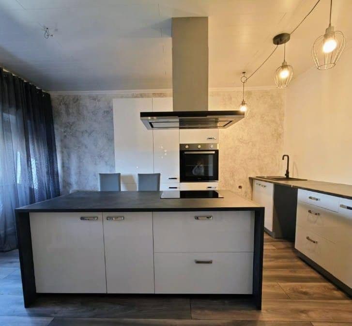 Prodej domu 404 m², pozemek 416 m², Tiefenbronn, Bádensko-Württembersko Prodej domu 404 m², pozemek 416 m², Tiefenbronn, Bádensko-Württembersko