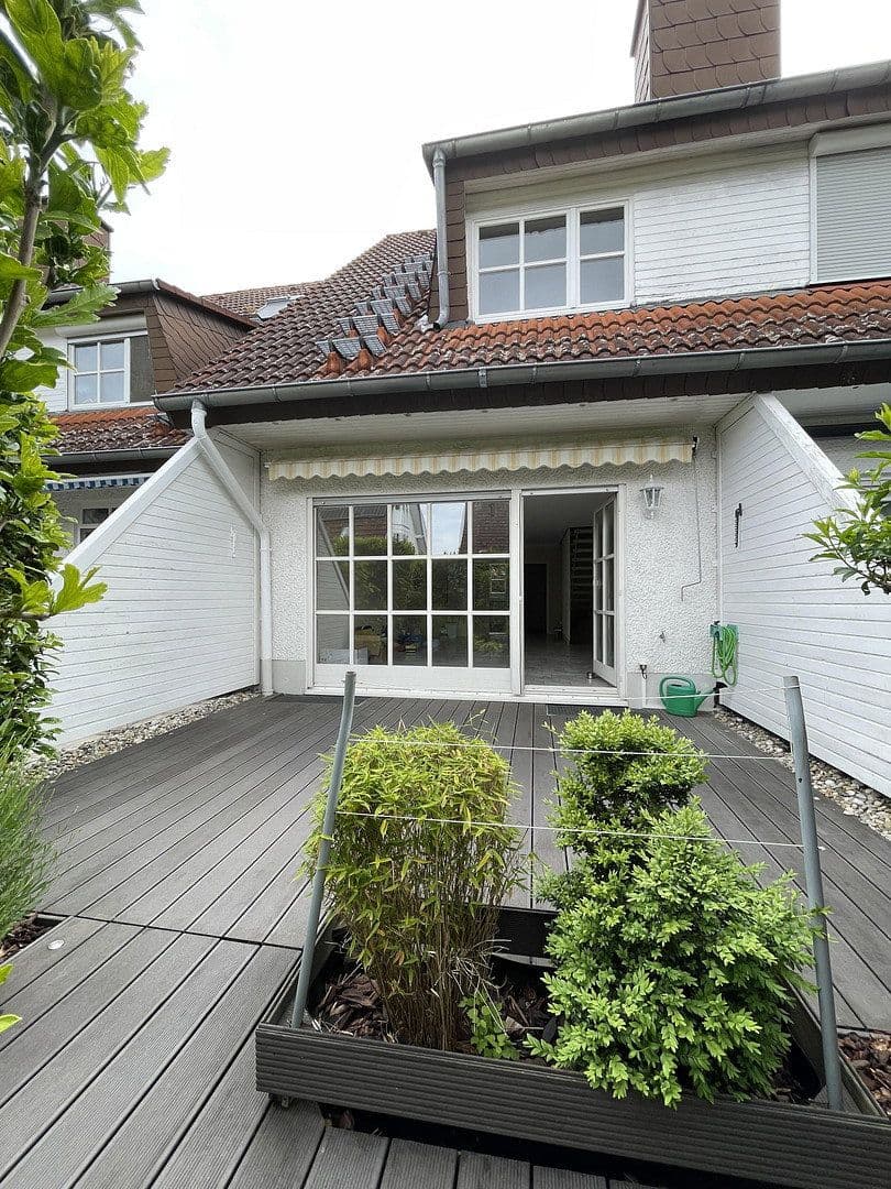 Pronájem domu 149 m², pozemek 56 m², Wiesbaden, Hessen Pronájem domu 149 m², pozemek 56 m², Wiesbaden, Hessen