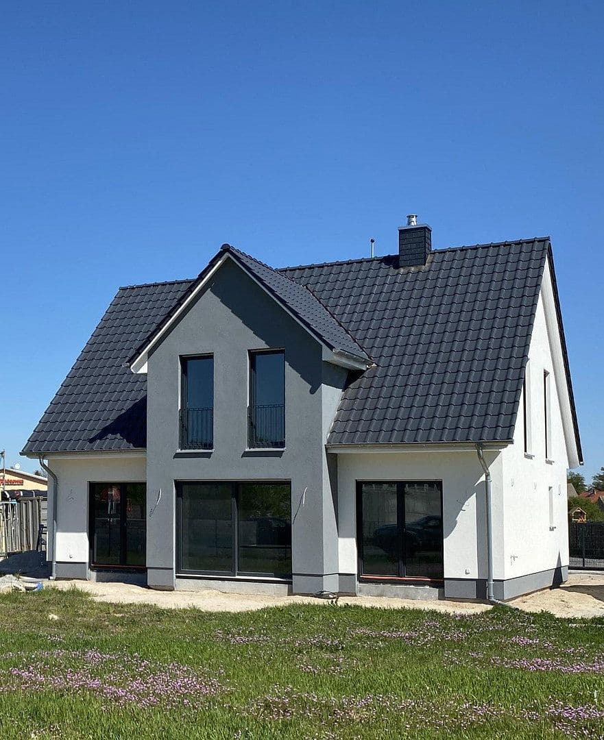 Prodej domu 151 m², pozemek 1.000 m², Ponnsdorfer Weg 4 A, Sonnewalde, Braniborsko Prodej domu 151 m², pozemek 1.000 m², Ponnsdorfer Weg 4 A, Sonnewalde, Braniborsko