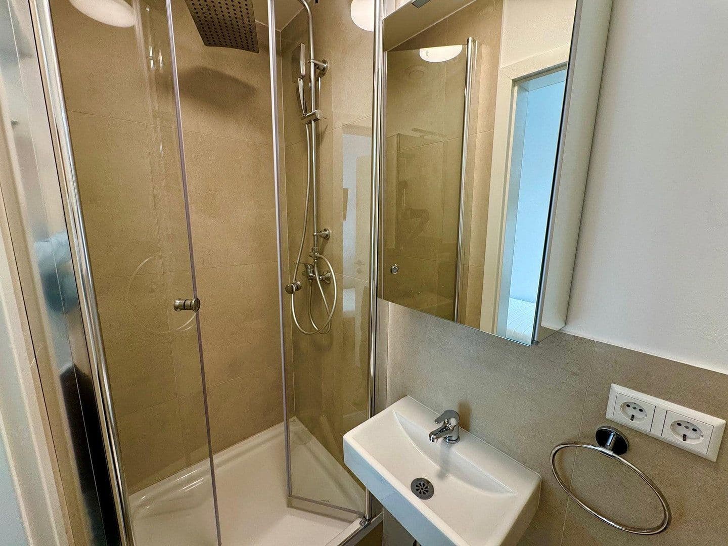 Pronájem bytu 1+1 12 m², Badener Str. 34, Karlsruhe, Bádensko-Württembersko Pronájem bytu 1+1 12 m², Badener Str. 34, Karlsruhe, Bádensko-Württembersko