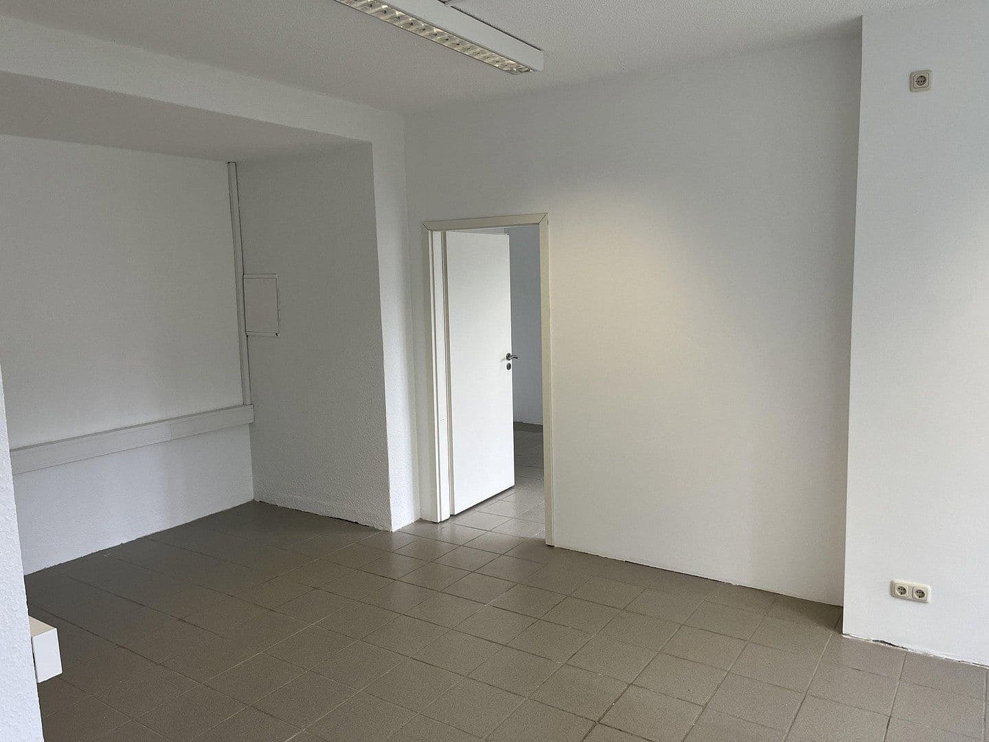 Pronájem kanceláře 63 m², Fackenburger Allee 44, Lübeck, Šlesvicko-Holštýnsko Pronájem kanceláře 63 m², Fackenburger Allee 44, Lübeck, Šlesvicko-Holštýnsko