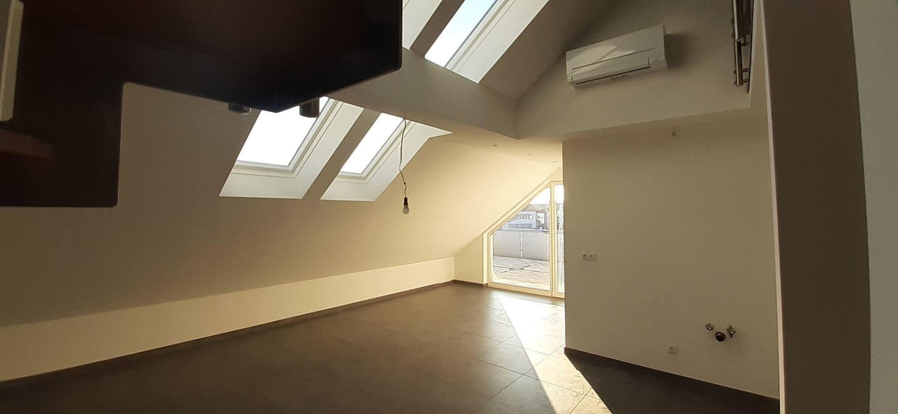 Pronájem bytu 5+1 156 m², Peter-Händel-Str. 10, Hemhofen, Bavorsko Pronájem bytu 5+1 156 m², Peter-Händel-Str. 10, Hemhofen, Bavorsko