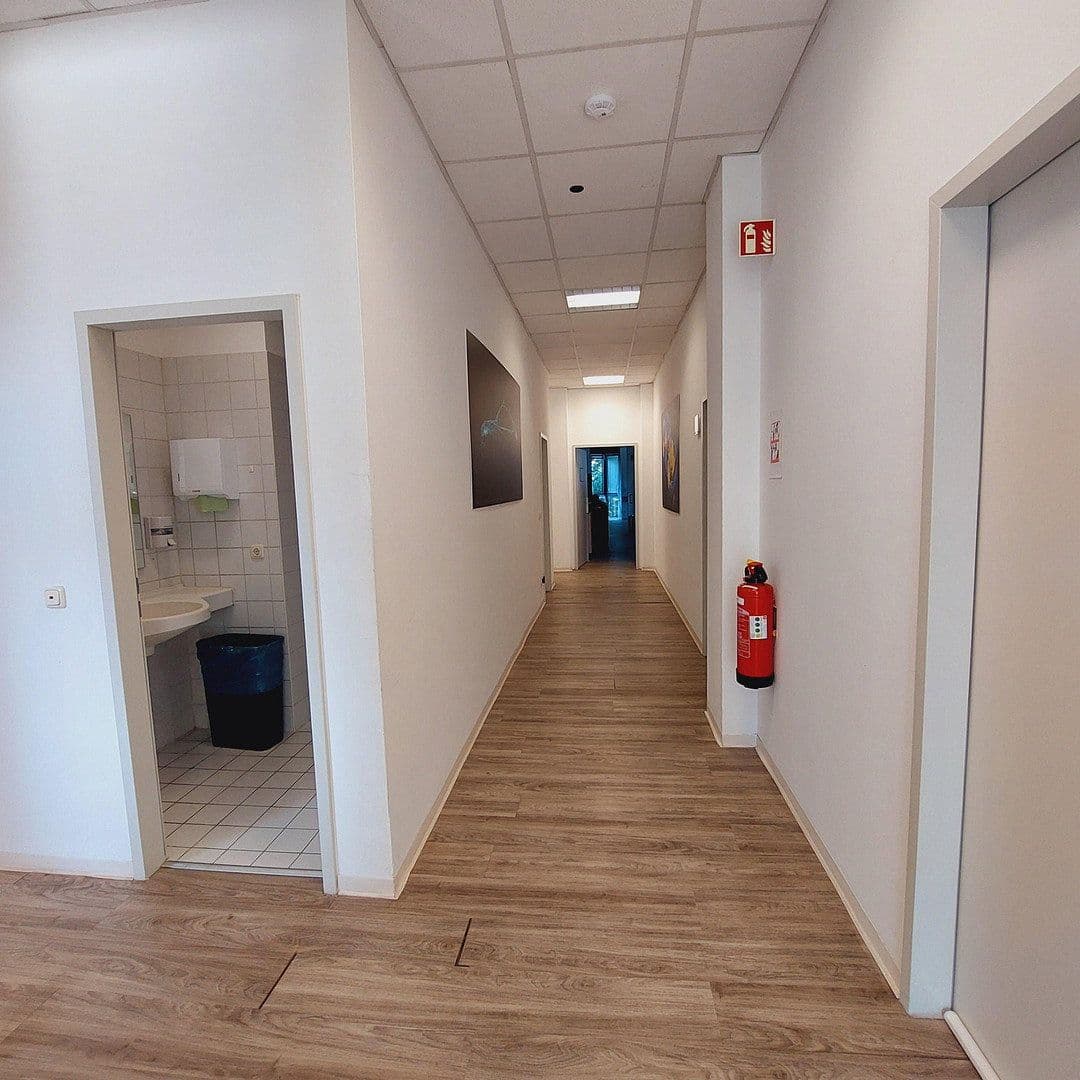 Pronájem kanceláře 320 m², Max-Planck-Straße 17, Unterschleißheim, Bavorsko Pronájem kanceláře 320 m², Max-Planck-Straße 17, Unterschleißheim, Bavorsko