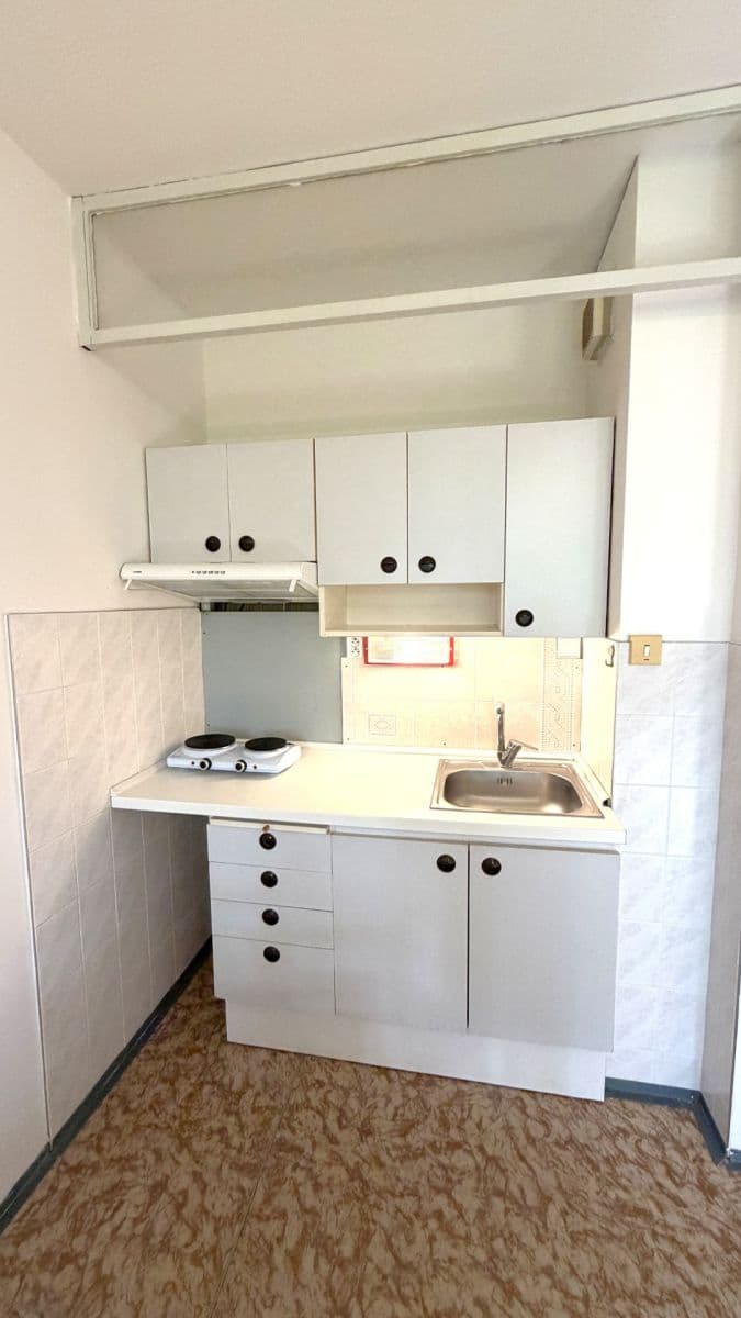 Pronájem bytu 1+kk 30 m², Nad Opatovem, Praha, Praha Pronájem bytu 1+kk 30 m², Nad Opatovem, Praha, Praha