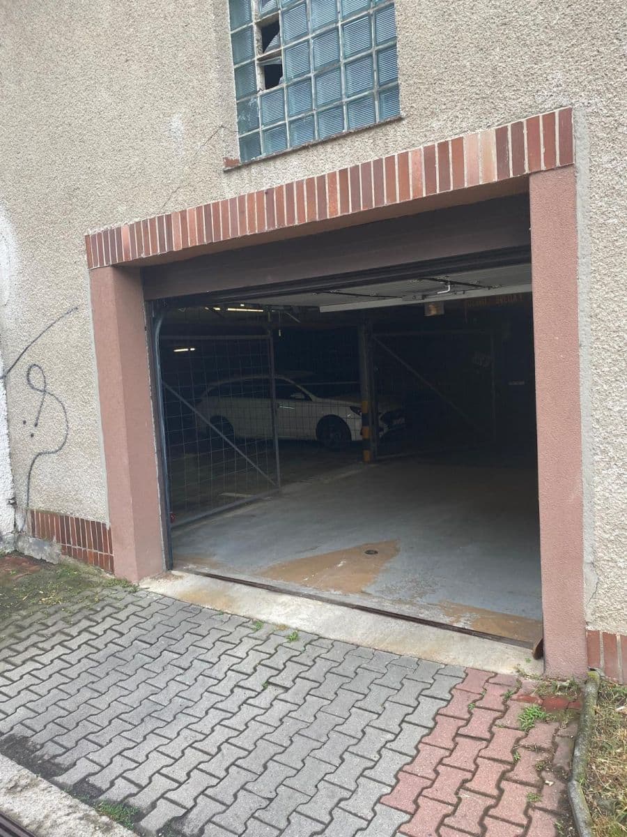 Prodej garáže 16 m², Praha, Praha Prodej garáže 16 m², Praha, Praha