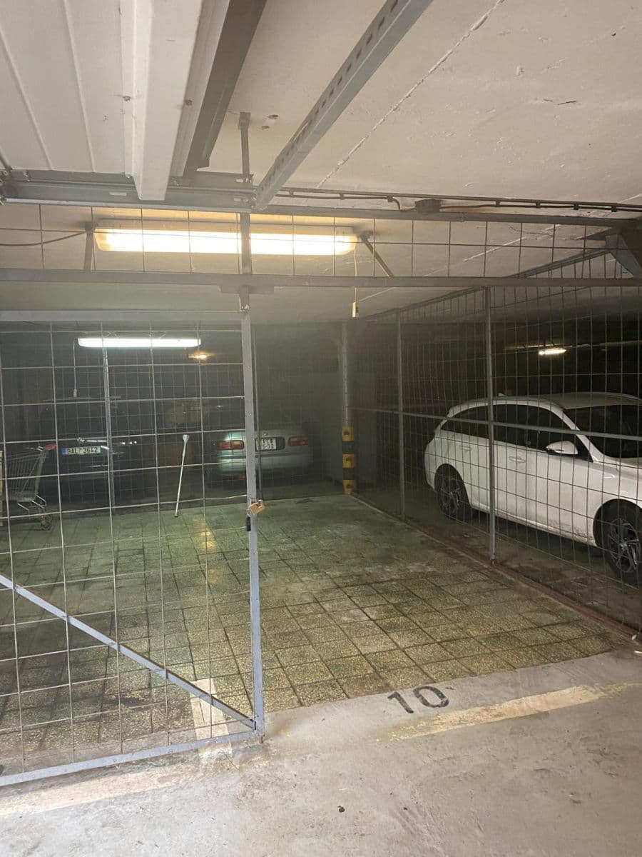 Prodej garáže 16 m², Praha, Praha Prodej garáže 16 m², Praha, Praha