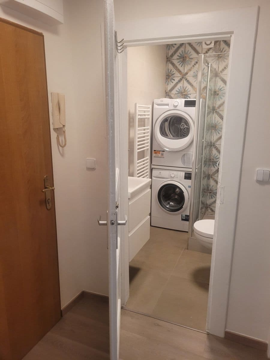 Pronájem bytu 2+1 53 m², Žerotínova, Praha, Praha Pronájem bytu 2+1 53 m², Žerotínova, Praha, Praha