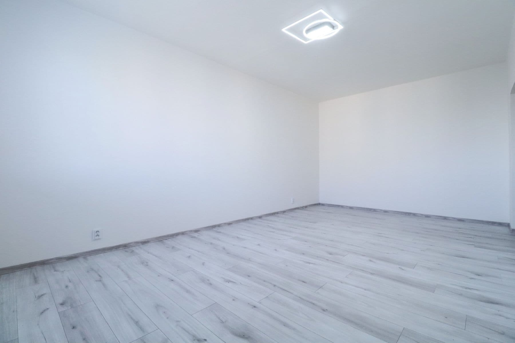 Pronájem bytu 2+1 58 m², Wednesbury, Kladno, Středočeský kraj Pronájem bytu 2+1 58 m², Wednesbury, Kladno, Středočeský kraj