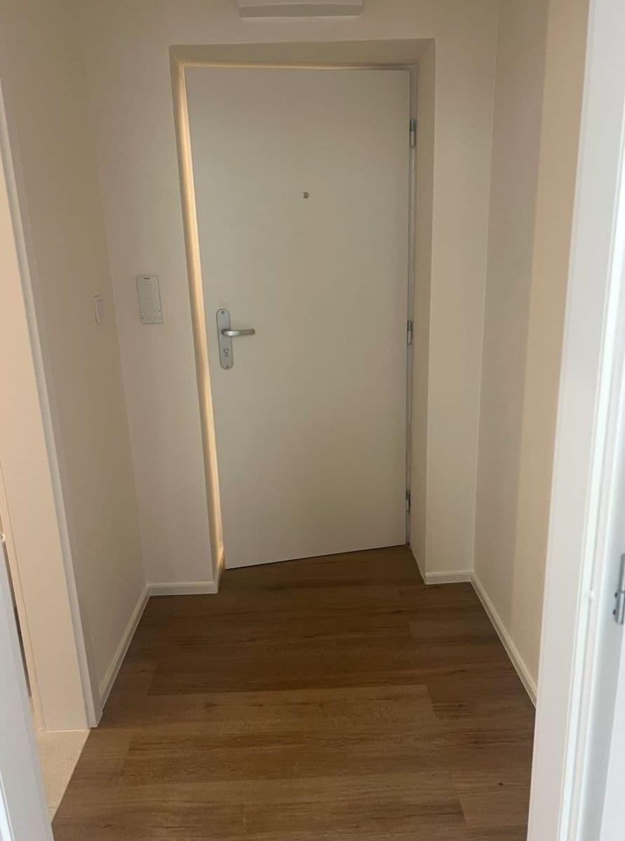 Pronájem bytu 1+kk 20 m², Kolmá, Praha, Praha Pronájem bytu 1+kk 20 m², Kolmá, Praha, Praha