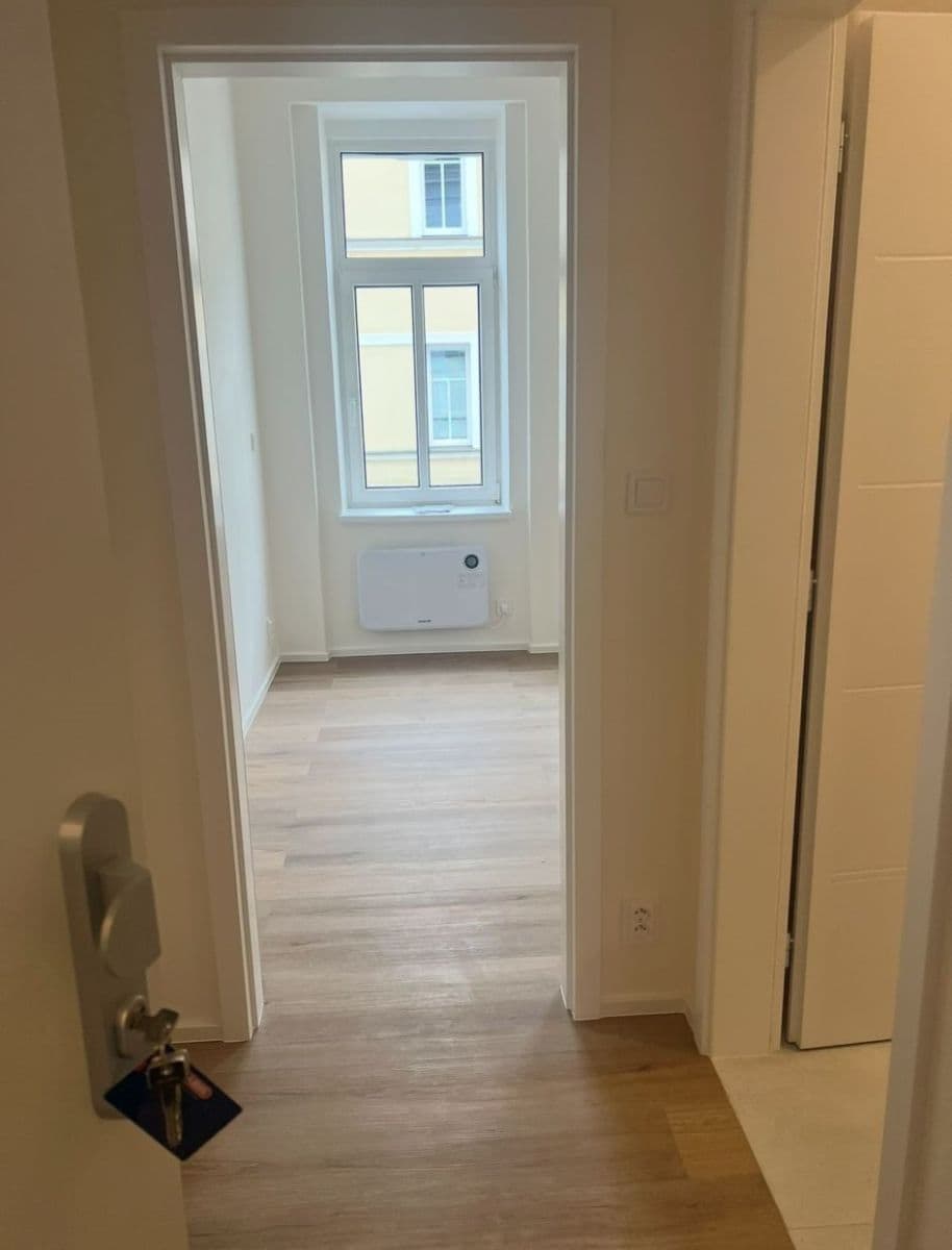 Pronájem bytu 1+kk 20 m², Kolmá, Praha, Praha Pronájem bytu 1+kk 20 m², Kolmá, Praha, Praha