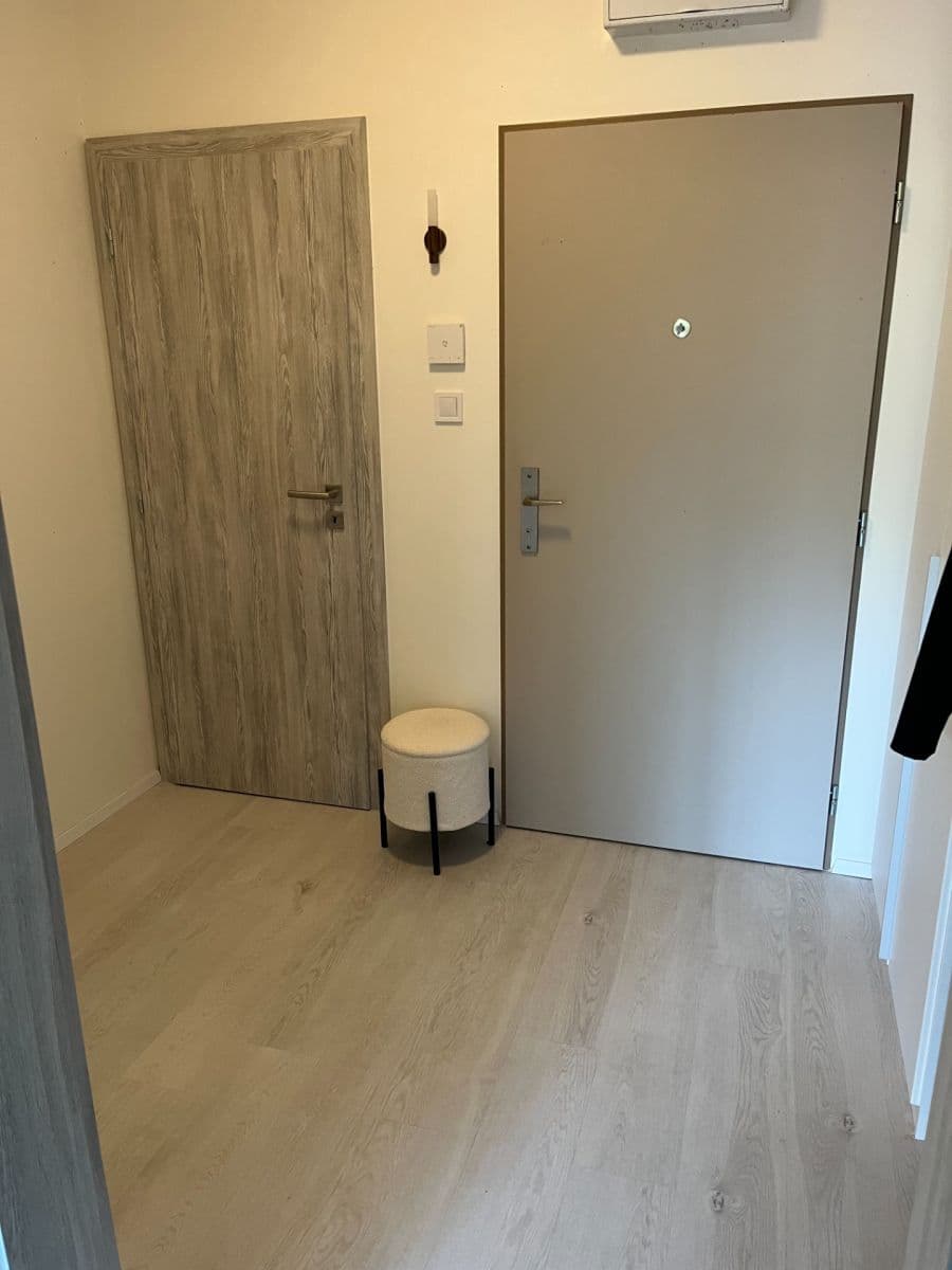 Pronájem bytu 1+kk 44 m², Nad Kolčavkou, Praha, Praha Pronájem bytu 1+kk 44 m², Nad Kolčavkou, Praha, Praha