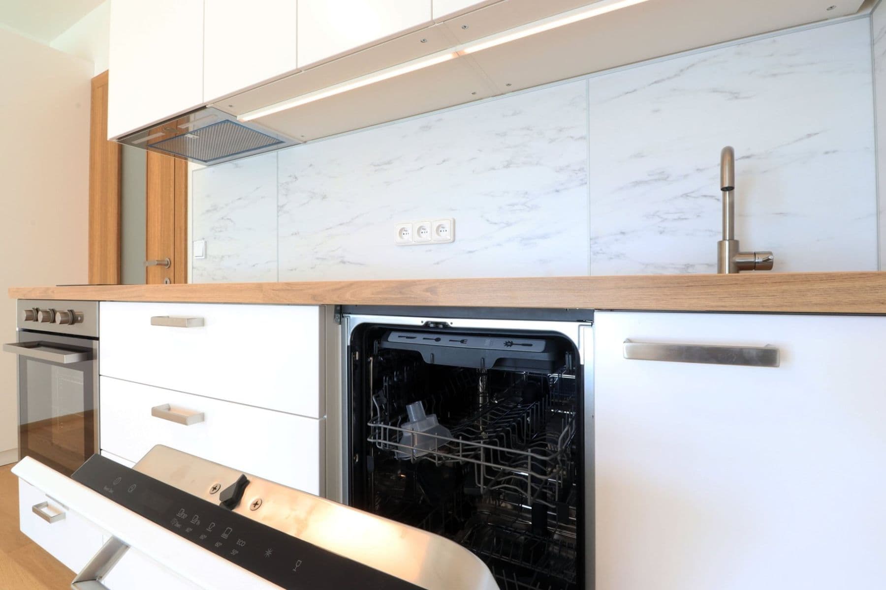 Pronájem bytu 1+kk 32 m², Hodonínská, Praha, Praha Pronájem bytu 1+kk 32 m², Hodonínská, Praha, Praha
