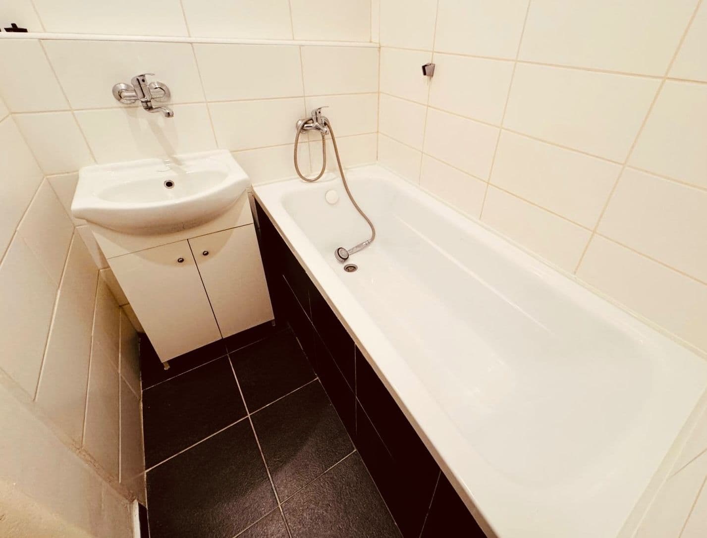 Prodej bytu 1+1 38 m², Vítězslava Nezvala, Most, Ústecký kraj Prodej bytu 1+1 38 m², Vítězslava Nezvala, Most, Ústecký kraj