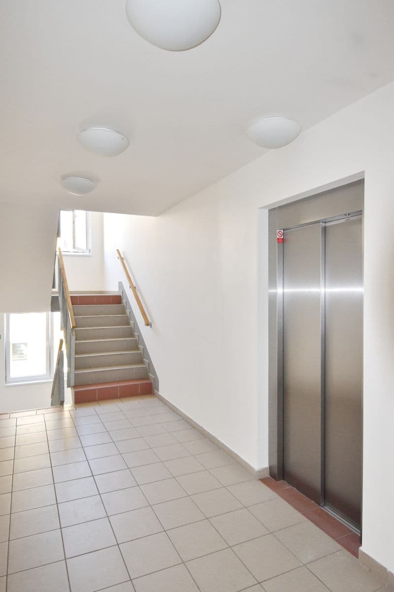 Pronájem bytu 2+kk 58 m², Zlonická, Praha, Praha Pronájem bytu 2+kk 58 m², Zlonická, Praha, Praha