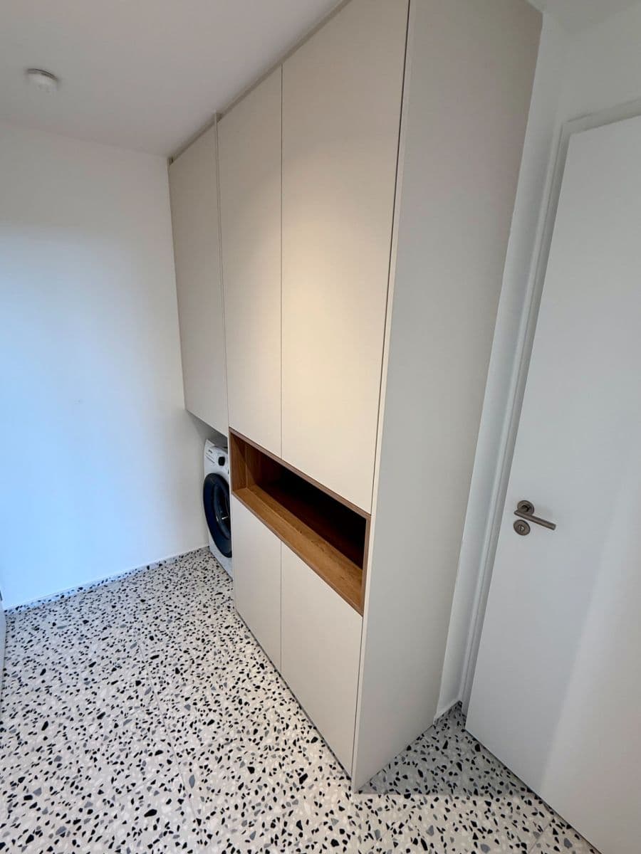 Pronájem bytu 1+kk 40 m², U Komína, Praha, Praha Pronájem bytu 1+kk 40 m², U Komína, Praha, Praha
