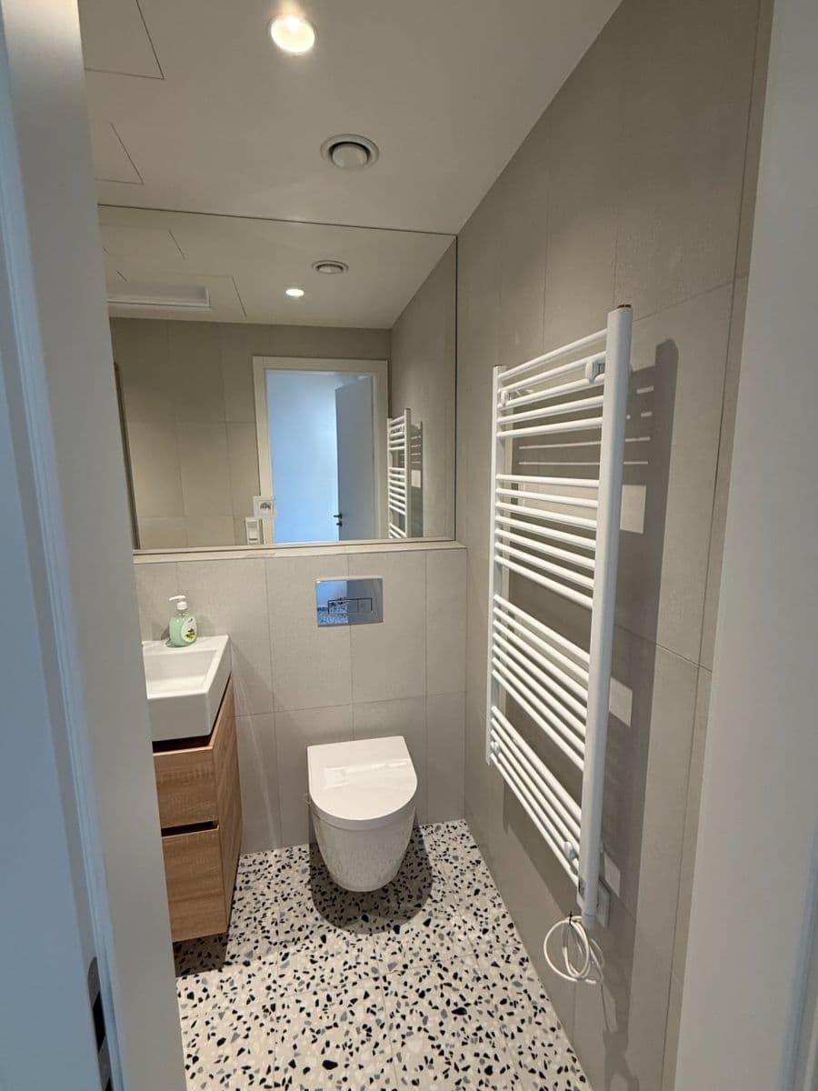 Pronájem bytu 1+kk 40 m², U Komína, Praha, Praha Pronájem bytu 1+kk 40 m², U Komína, Praha, Praha