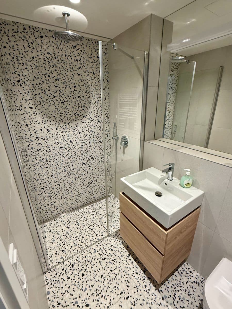 Pronájem bytu 1+kk 40 m², U Komína, Praha, Praha Pronájem bytu 1+kk 40 m², U Komína, Praha, Praha