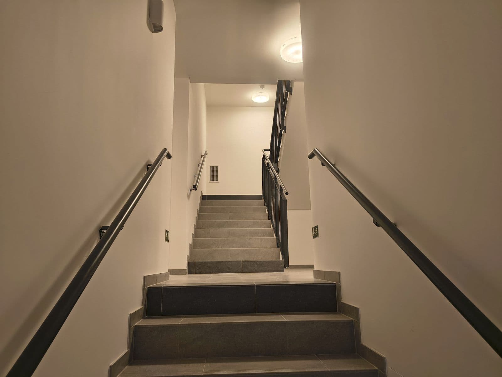 Pronájem bytu 1+kk 36 m², Pod Harfou, Praha, Praha Pronájem bytu 1+kk 36 m², Pod Harfou, Praha, Praha