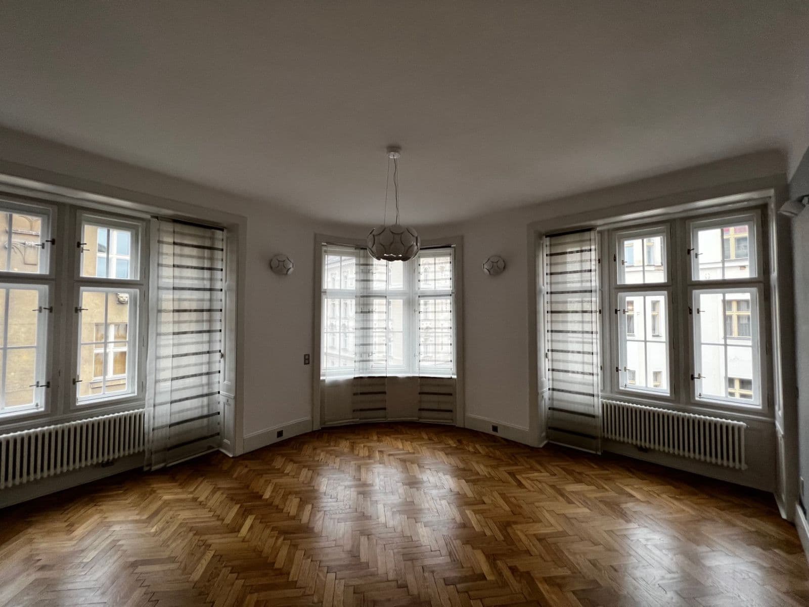 Pronájem bytu 4+1 142 m², Bílkova, Praha, Praha Pronájem bytu 4+1 142 m², Bílkova, Praha, Praha