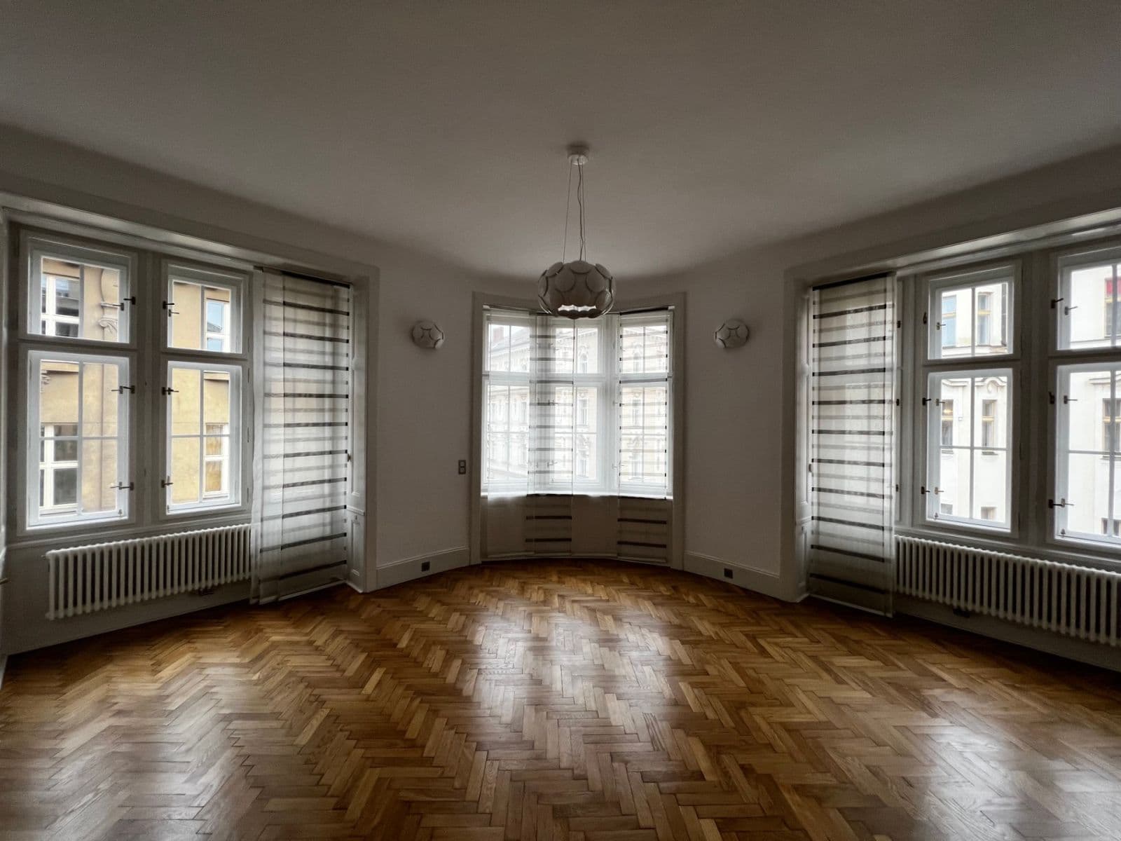 Pronájem bytu 4+1 142 m², Bílkova, Praha, Praha Pronájem bytu 4+1 142 m², Bílkova, Praha, Praha