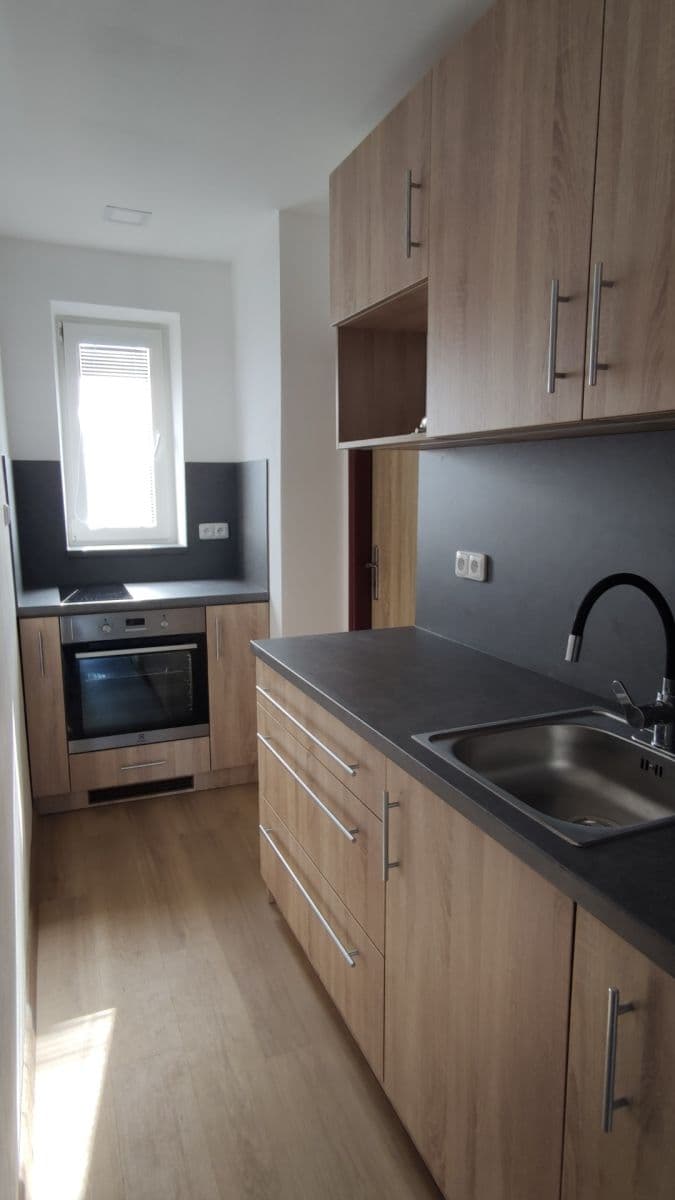 Pronájem bytu 2+1 53 m², Bezručova, Otrokovice, Zlínský kraj Pronájem bytu 2+1 53 m², Bezručova, Otrokovice, Zlínský kraj