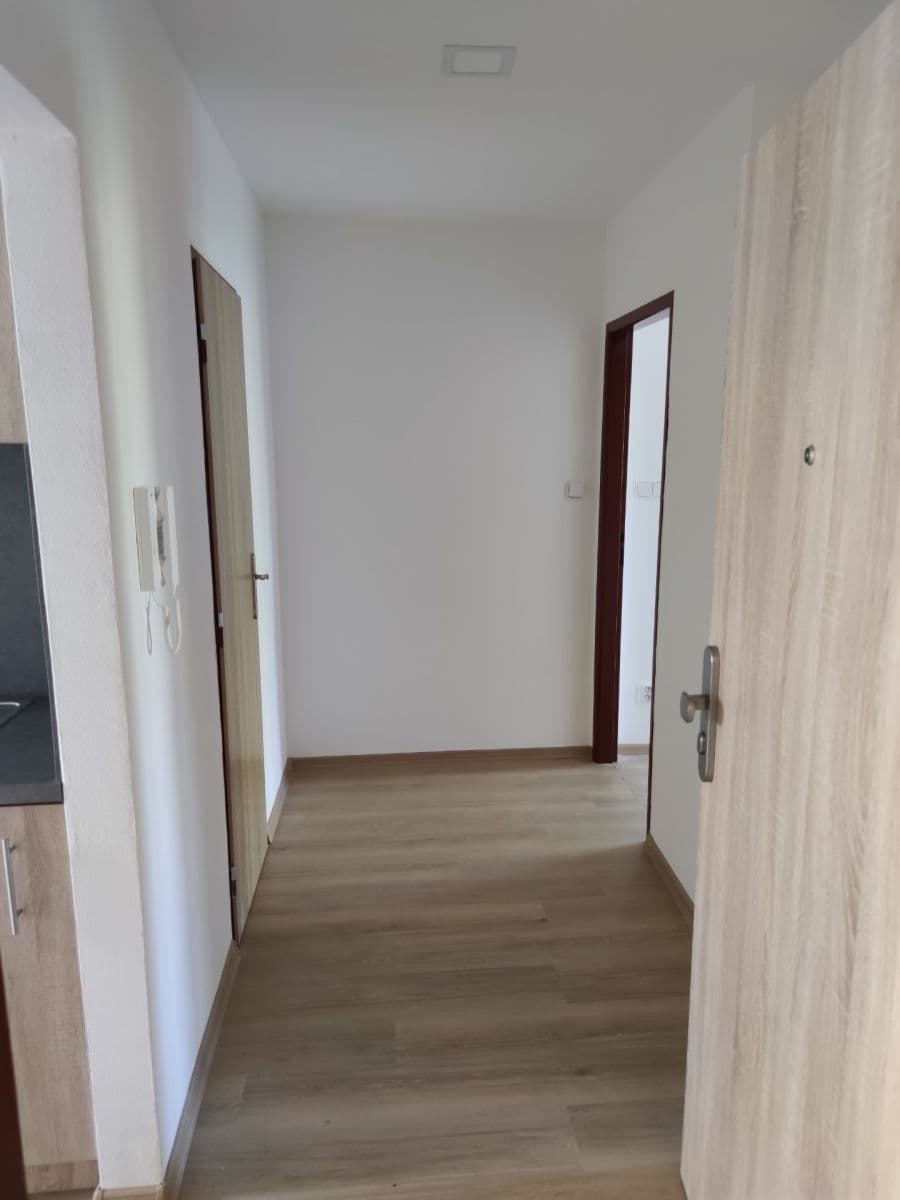 Pronájem bytu 2+1 53 m², Bezručova, Otrokovice, Zlínský kraj Pronájem bytu 2+1 53 m², Bezručova, Otrokovice, Zlínský kraj