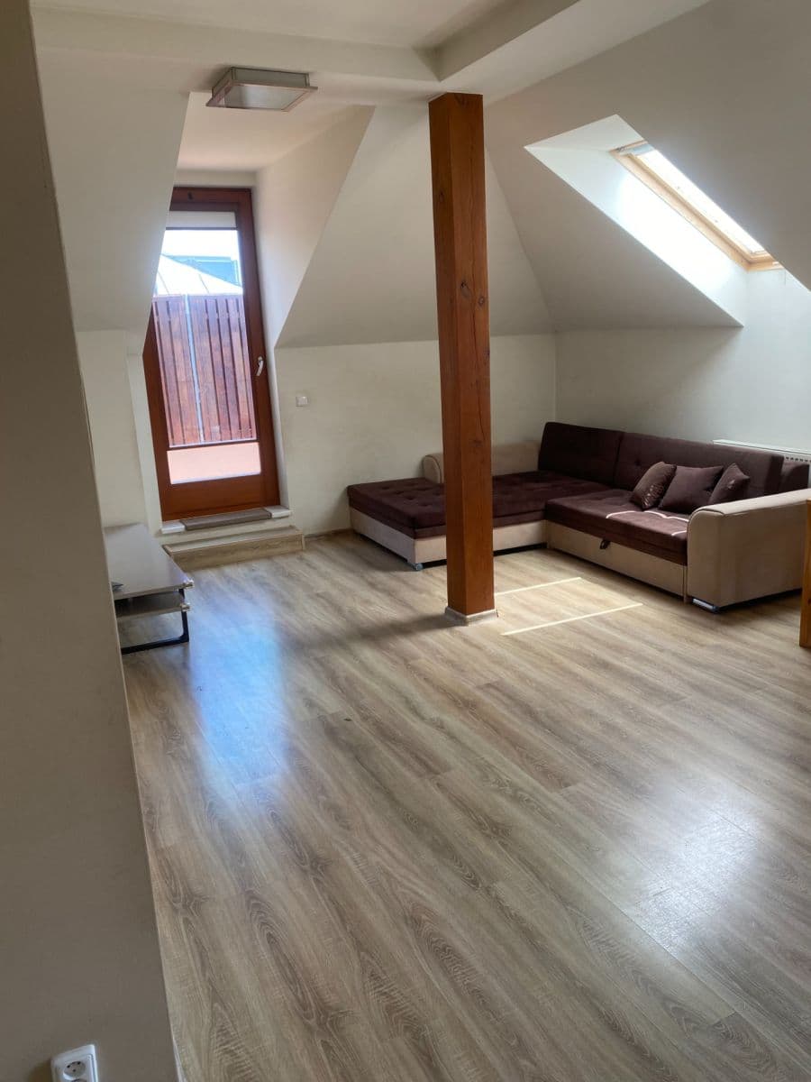 Pronájem bytu 4+kk 102 m², Národních mučedníků, Hradec Králové, Královéhradecký kraj Pronájem bytu 4+kk 102 m², Národních mučedníků, Hradec Králové, Královéhradecký kraj