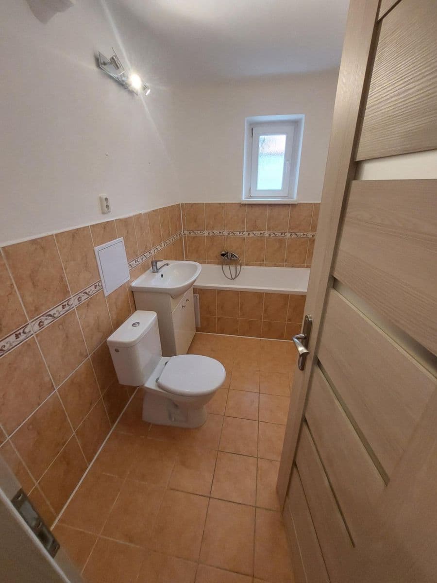 Pronájem bytu 2+kk 50 m², Herbenova, Kladno, Středočeský kraj Pronájem bytu 2+kk 50 m², Herbenova, Kladno, Středočeský kraj