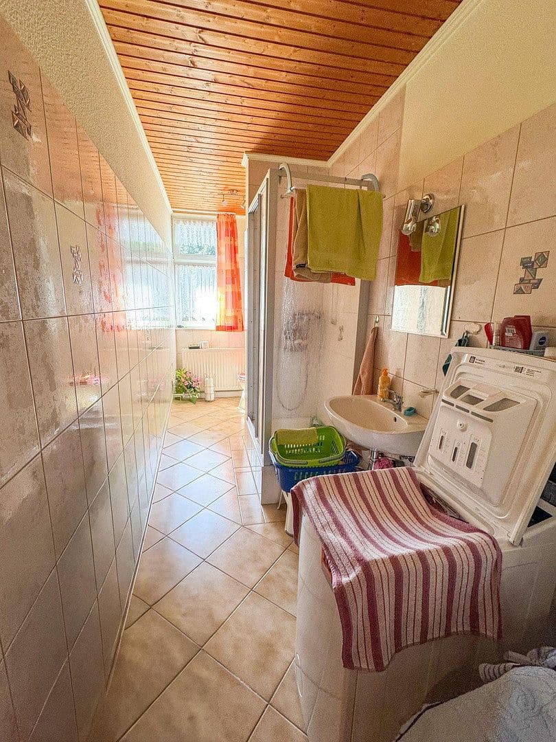 Pronájem bytu 6+1 115 m², Schwarzenberger Str. 75, Aue-Bad Schlema, Sasko Pronájem bytu 6+1 115 m², Schwarzenberger Str. 75, Aue-Bad Schlema, Sasko