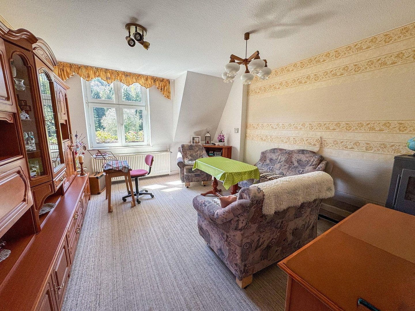 Pronájem bytu 6+1 115 m², Schwarzenberger Str. 75, Aue-Bad Schlema, Sasko Pronájem bytu 6+1 115 m², Schwarzenberger Str. 75, Aue-Bad Schlema, Sasko