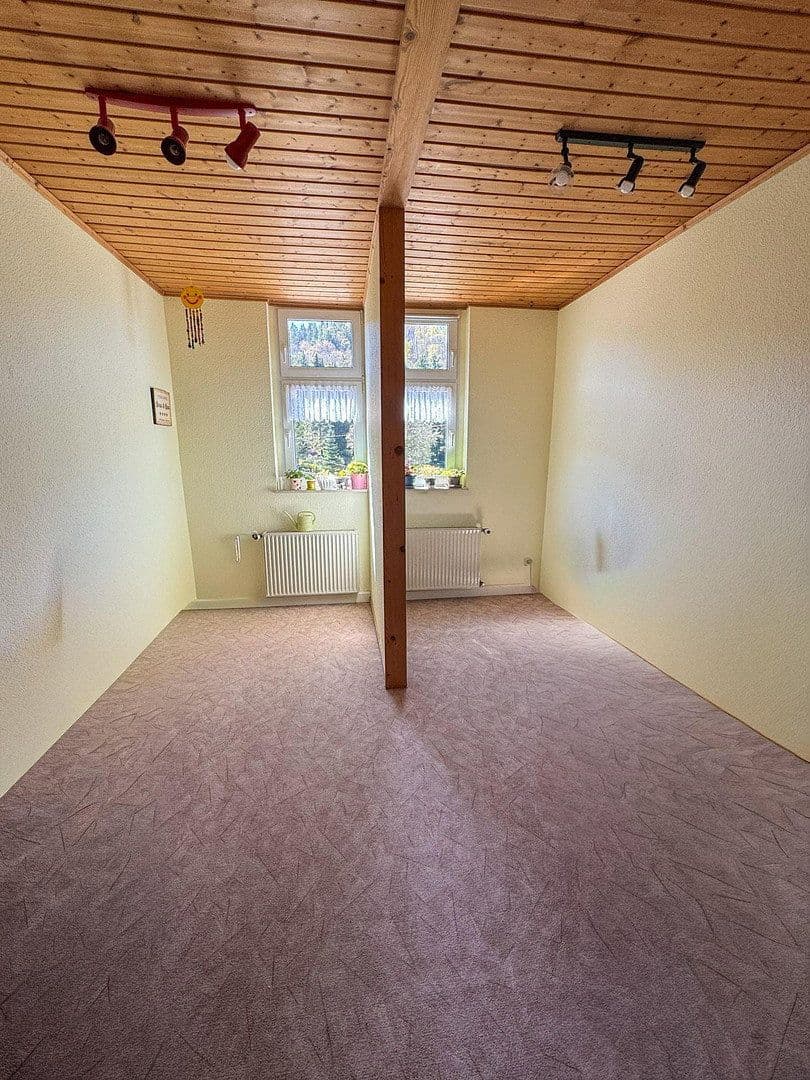 Pronájem bytu 6+1 115 m², Schwarzenberger Str. 75, Aue-Bad Schlema, Sasko Pronájem bytu 6+1 115 m², Schwarzenberger Str. 75, Aue-Bad Schlema, Sasko