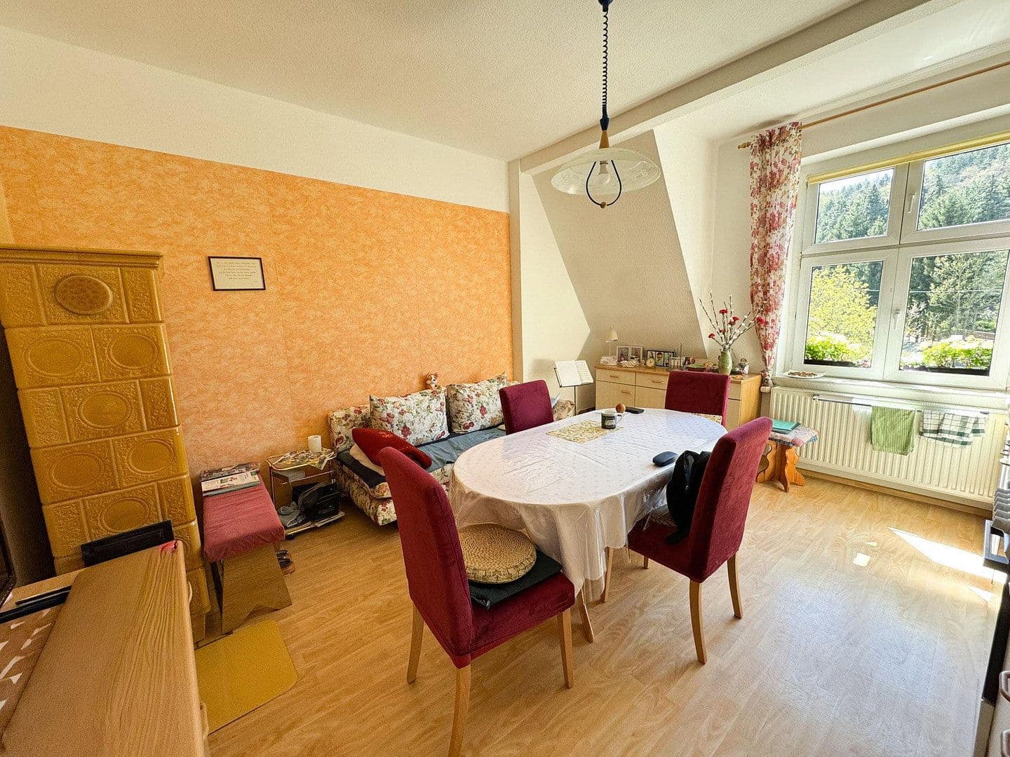 Pronájem bytu 6+1 115 m², Schwarzenberger Str. 75, Aue-Bad Schlema, Sasko Pronájem bytu 6+1 115 m², Schwarzenberger Str. 75, Aue-Bad Schlema, Sasko