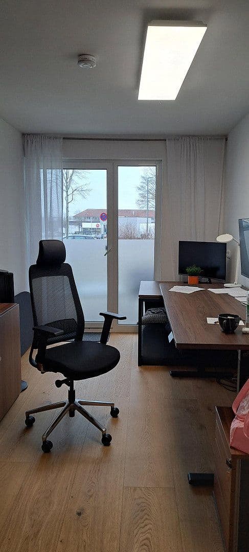 Pronájem kanceláře 130 m², Georg-Huber-Straße 12, Zorneding, Ortsteil Pöring, Bavorsko Pronájem kanceláře 130 m², Georg-Huber-Straße 12, Zorneding, Ortsteil Pöring, Bavorsko