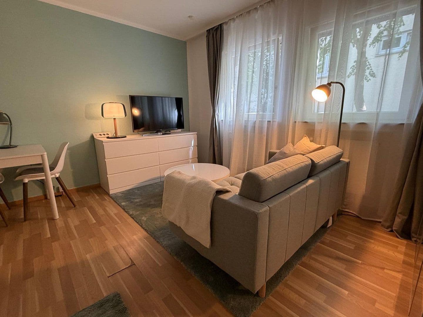 Pronájem bytu 1+1 31 m², Stuttgart, Bádensko-Württembersko Pronájem bytu 1+1 31 m², Stuttgart, Bádensko-Württembersko