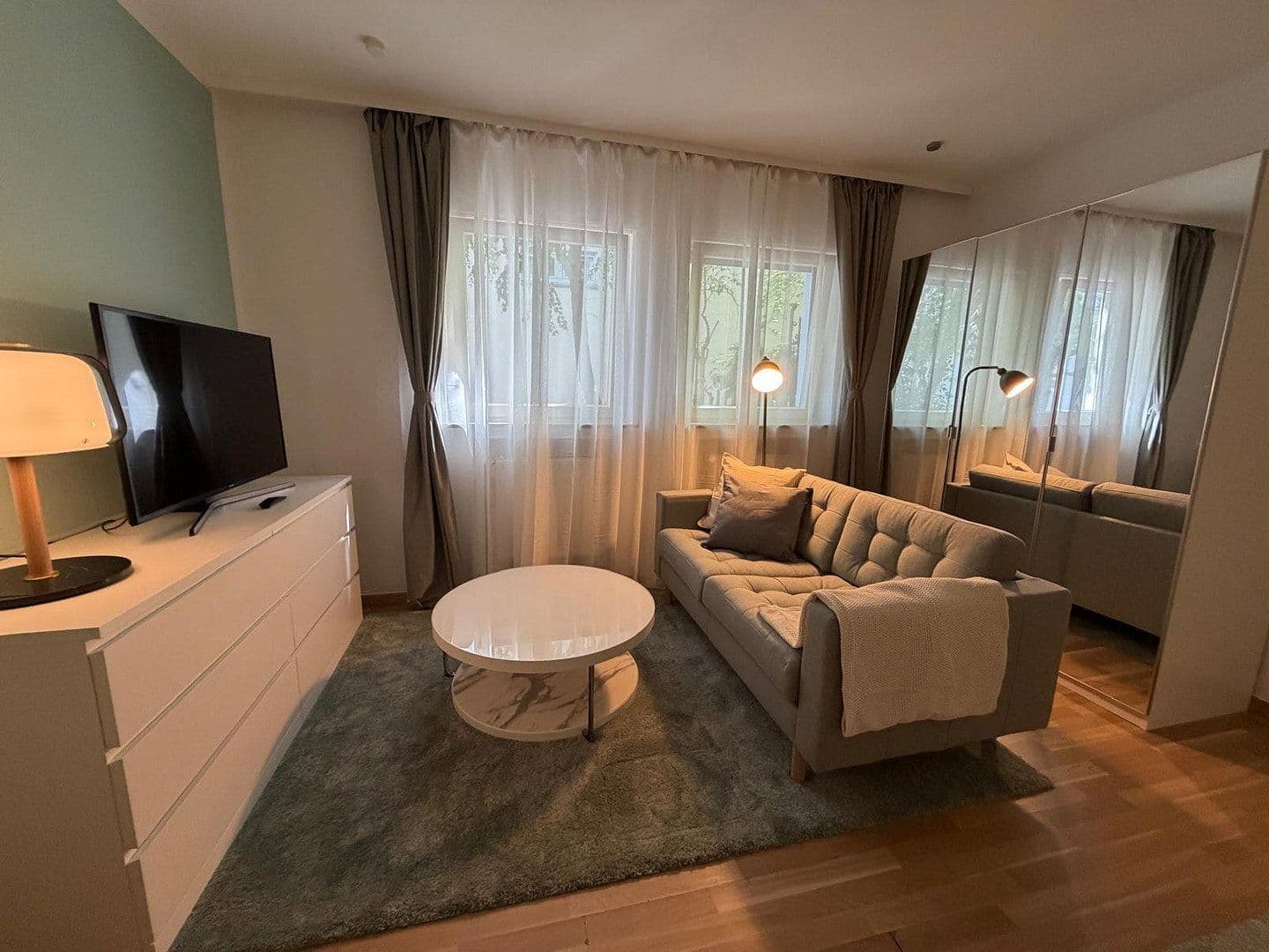 Pronájem bytu 1+1 31 m², Stuttgart, Bádensko-Württembersko Pronájem bytu 1+1 31 m², Stuttgart, Bádensko-Württembersko