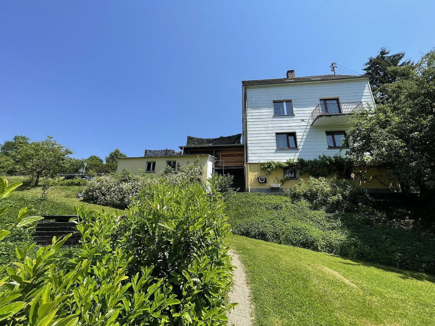 Prodej domu 160 m², pozemek 7.296 m², Gerolstein, Porýní-Falc Prodej domu 160 m², pozemek 7.296 m², Gerolstein, Porýní-Falc