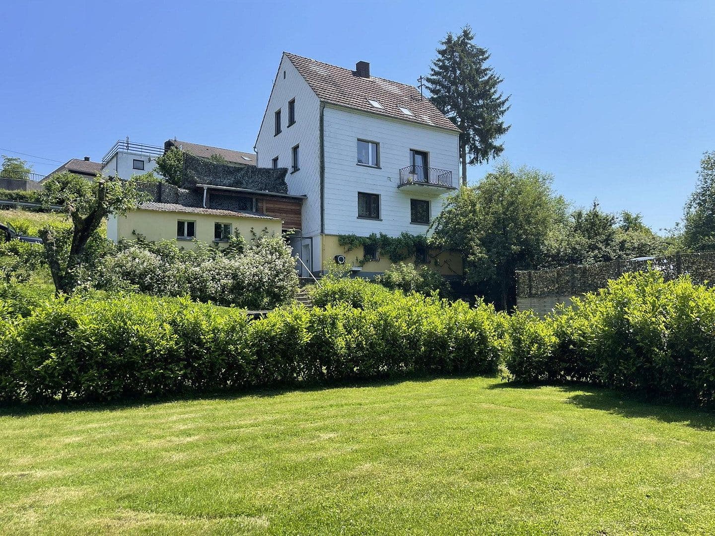 Prodej domu 160 m², pozemek 7.296 m², Gerolstein, Porýní-Falc Prodej domu 160 m², pozemek 7.296 m², Gerolstein, Porýní-Falc