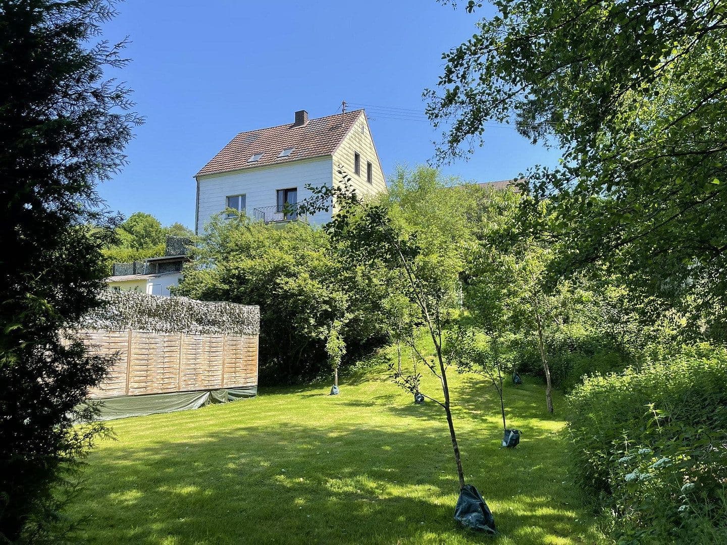 Prodej domu 160 m², pozemek 7.296 m², Gerolstein, Porýní-Falc Prodej domu 160 m², pozemek 7.296 m², Gerolstein, Porýní-Falc