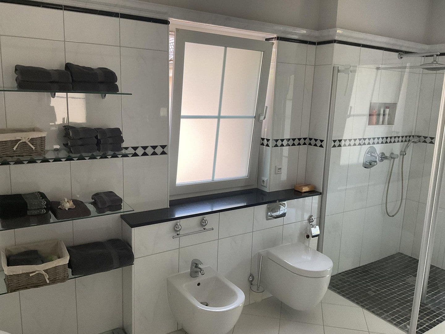 Prodej domu 250 m², pozemek 2.300 m², Glienicke/Nordbahn, Braniborsko Prodej domu 250 m², pozemek 2.300 m², Glienicke/Nordbahn, Braniborsko