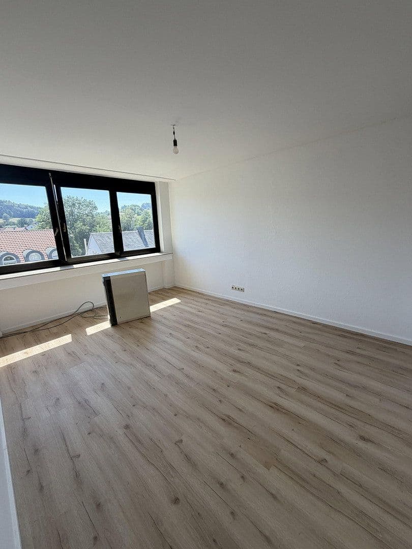 Pronájem bytu 4+1 133 m², Ludwigstraße 70, Wald-Michelbach, Hessen Pronájem bytu 4+1 133 m², Ludwigstraße 70, Wald-Michelbach, Hessen