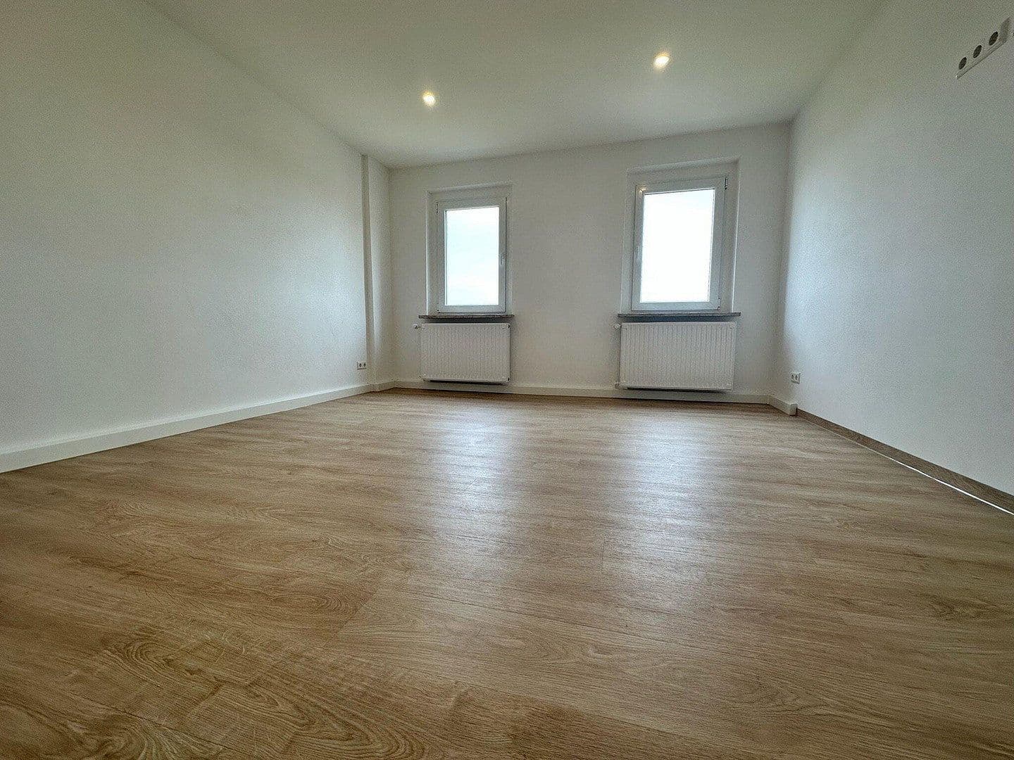 Pronájem bytu 3+1 84 m², Chemnitzer Str. 72, Meerane, Sasko Pronájem bytu 3+1 84 m², Chemnitzer Str. 72, Meerane, Sasko