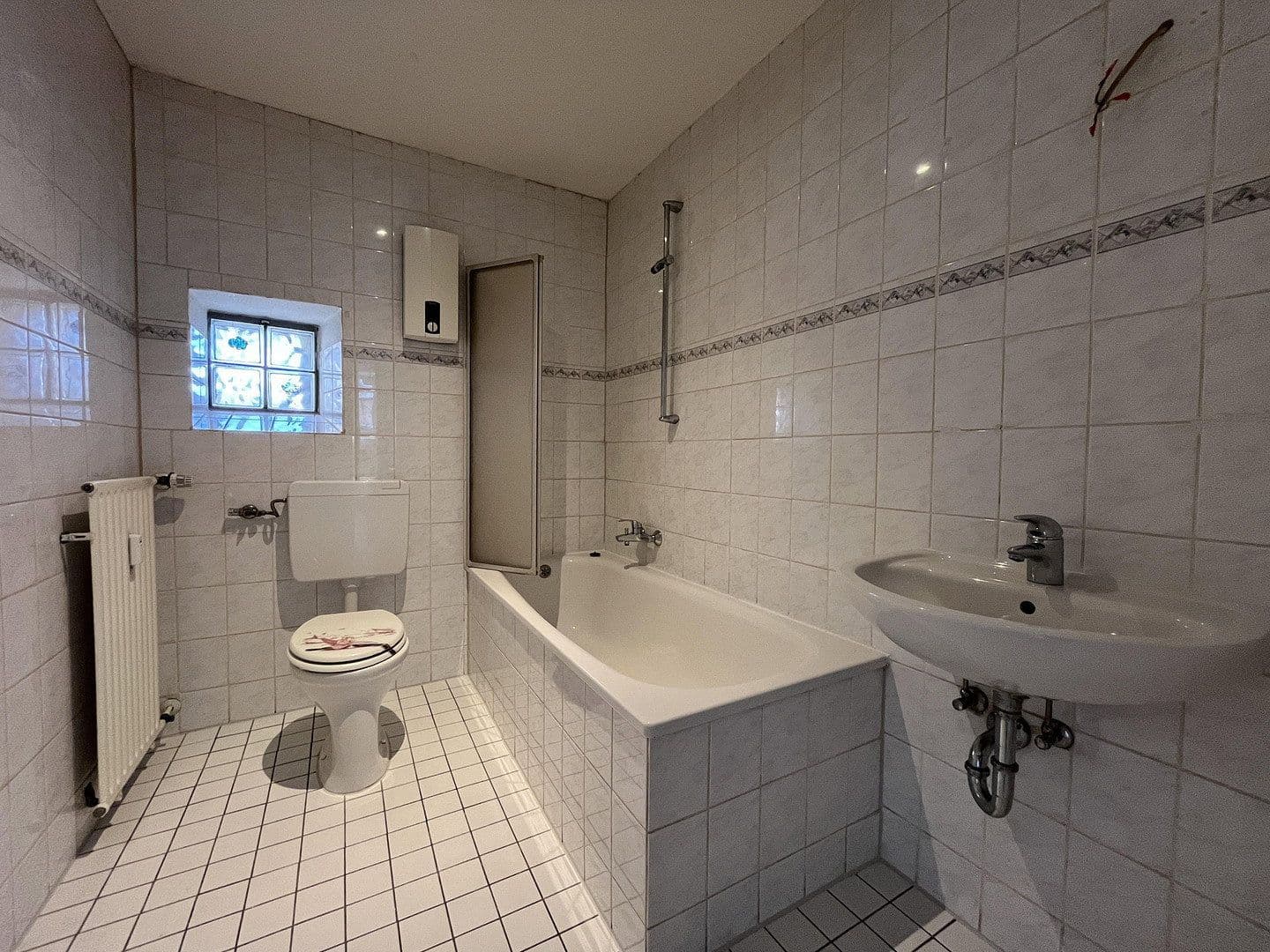 Pronájem bytu 3+1 65 m², Schmiedstraße 24, Oberhausen, Severní Porýní-Vestfálsko Pronájem bytu 3+1 65 m², Schmiedstraße 24, Oberhausen, Severní Porýní-Vestfálsko