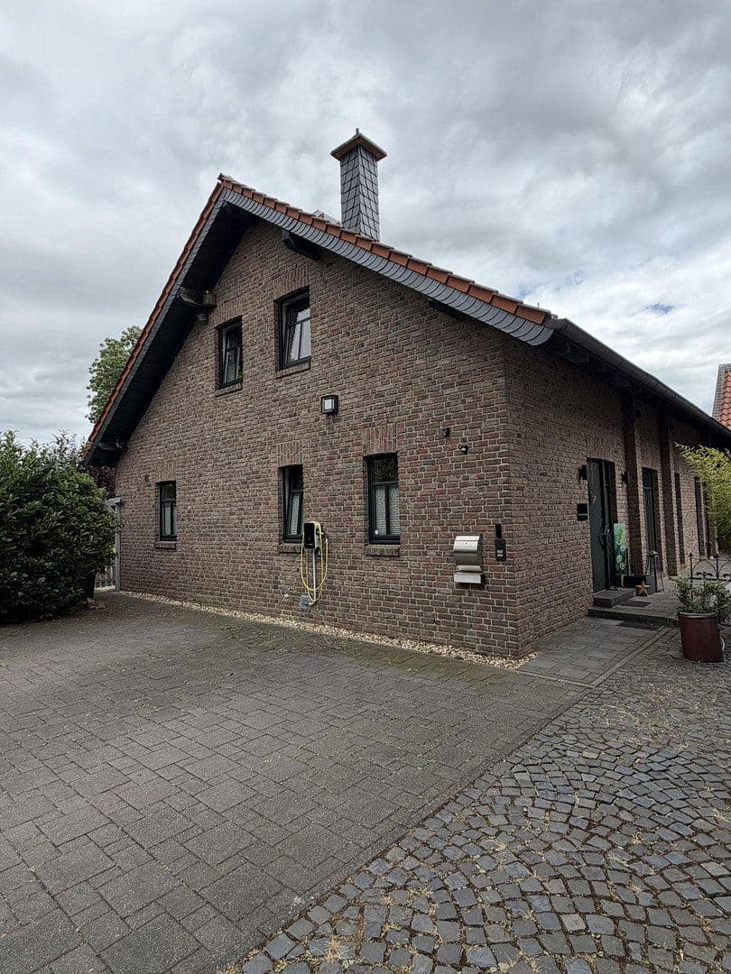 Prodej domu 345 m², pozemek 1.826 m², Mönchengladbach, Severní Porýní-Vestfálsko Prodej domu 345 m², pozemek 1.826 m², Mönchengladbach, Severní Porýní-Vestfálsko
