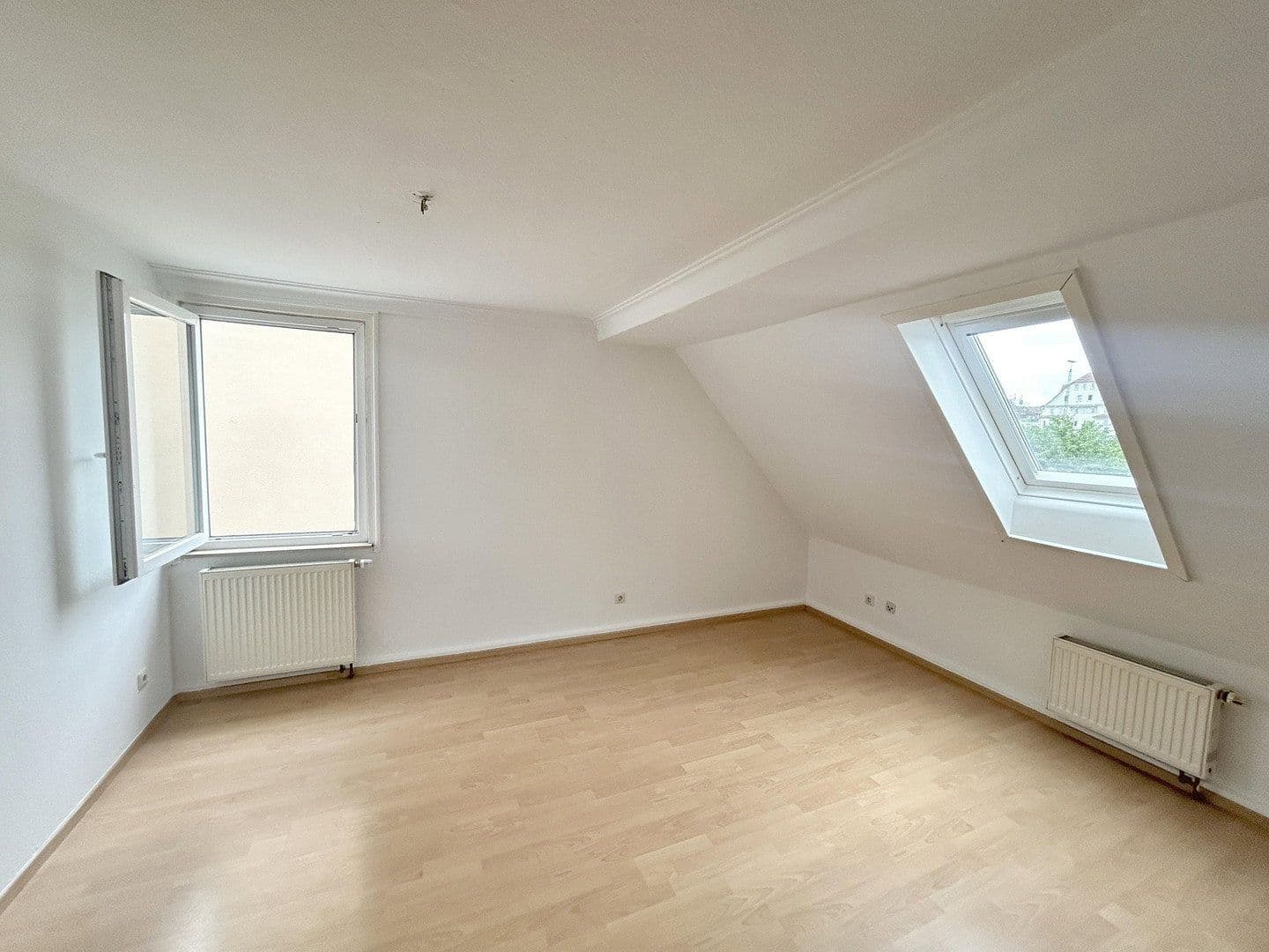 Pronájem bytu 5+1 85 m², Güterbahnhofstr. 23, Kornwestheim, Bádensko-Württembersko Pronájem bytu 5+1 85 m², Güterbahnhofstr. 23, Kornwestheim, Bádensko-Württembersko