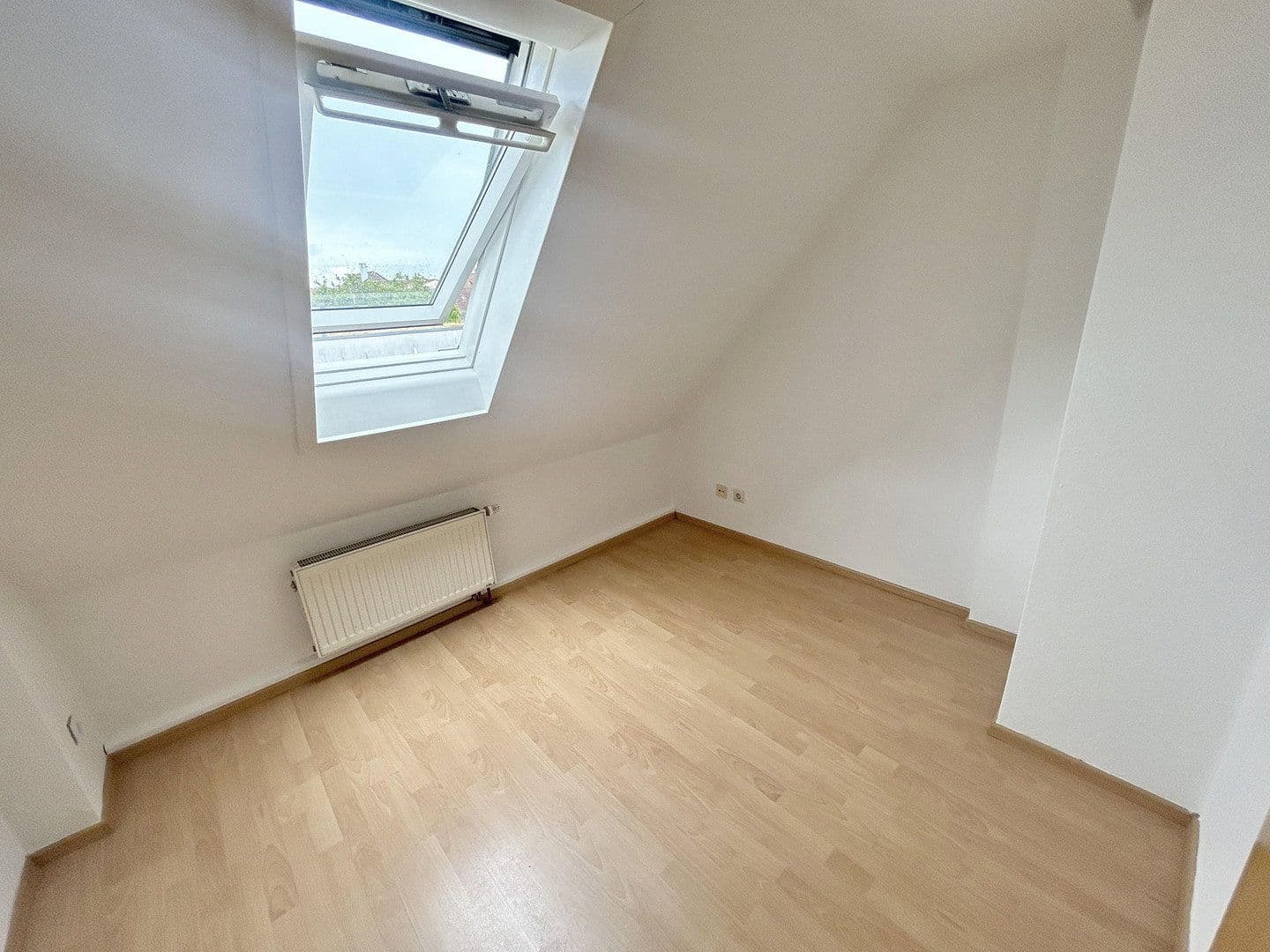 Pronájem bytu 5+1 85 m², Güterbahnhofstr. 23, Kornwestheim, Bádensko-Württembersko Pronájem bytu 5+1 85 m², Güterbahnhofstr. 23, Kornwestheim, Bádensko-Württembersko