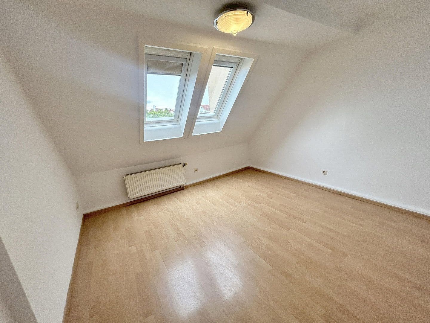 Pronájem bytu 5+1 85 m², Güterbahnhofstr. 23, Kornwestheim, Bádensko-Württembersko Pronájem bytu 5+1 85 m², Güterbahnhofstr. 23, Kornwestheim, Bádensko-Württembersko